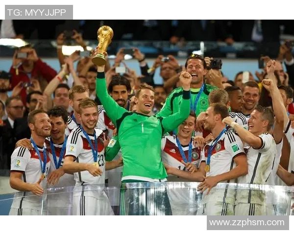 诺伊尔：守护球门的传奇门将与他不凡的职业生涯回顾